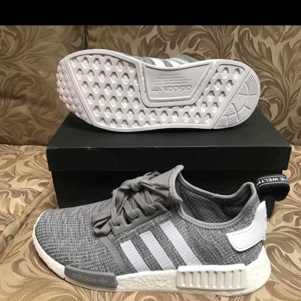 Adidas women shoe size 7